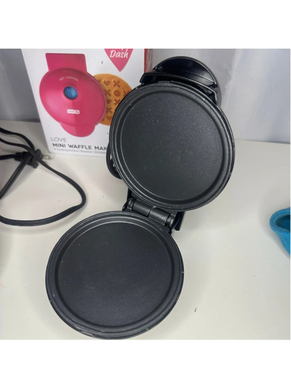 2 Dash Mini Makers: Love XO Heart Waffle (DMWX001MA) w Box & Griddle (DMS001BK)